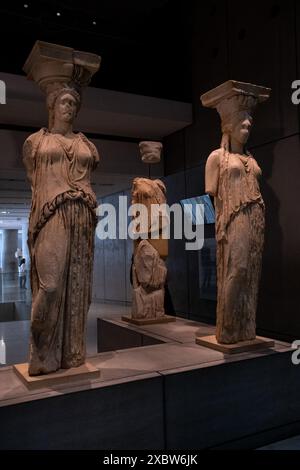 Statuen der Karyatiden aus dem Erechtheion-Tempel im Akropolis-Museum in Athen, der Hauptstadt Griechenlands am 11. Januar 2023. Statuen des Caryatides d Stockfoto