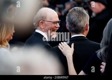 CANNES, FRANKREICH - 17. MAI: Selena Gomez, Zoe Saldana, Edgar Ramirez nehmen am Teppich von Emilia Perèz beim Festival de Cannes 2024 in Cannes Teil. Stockfoto