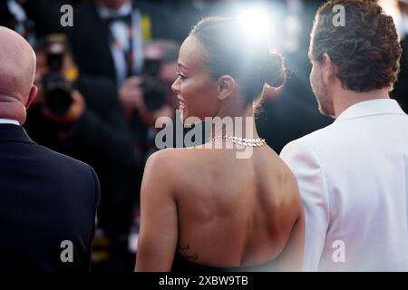 CANNES, FRANKREICH - 17. MAI: Selena Gomez, Zoe Saldana, Edgar Ramirez nehmen am Teppich von Emilia Perèz beim Festival de Cannes 2024 in Cannes Teil. Stockfoto