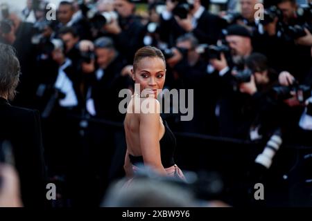 CANNES, FRANKREICH - 17. MAI: Selena Gomez, Zoe Saldana, Edgar Ramirez nehmen am Teppich von Emilia Perèz beim Festival de Cannes 2024 in Cannes Teil. Stockfoto