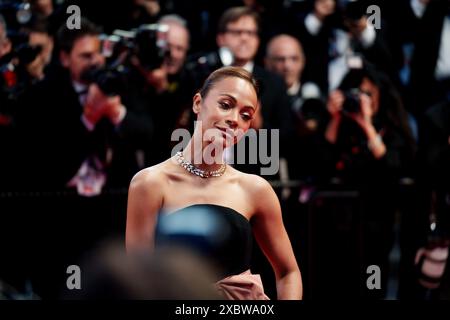 CANNES, FRANKREICH - 17. MAI: Selena Gomez, Zoe Saldana, Edgar Ramirez nehmen am Teppich von Emilia Perèz beim Festival de Cannes 2024 in Cannes Teil. Stockfoto