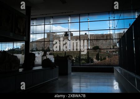 Blick auf den Parthenon-Tempel vom Akropolis-Museum in Athen, der Hauptstadt Griechenlands, am 11. Januar 2023. VU du Temple du Parthenon Depuis le musee de Stockfoto