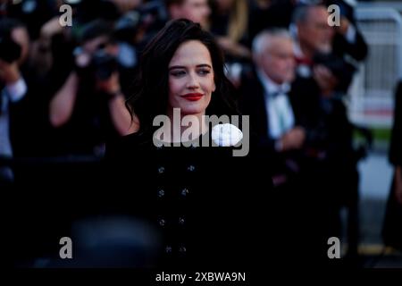 CANNES, FRANKREICH - 17. MAI: Selena Gomez, Zoe Saldana, Edgar Ramirez nehmen am Teppich von Emilia Perèz beim Festival de Cannes 2024 in Cannes Teil. Stockfoto