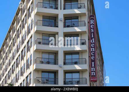 Washington DC, USA - 2. Mai 2024: Außenansicht des Marriott Residence Inn Hotels in der Innenstadt von Washington DC Stockfoto