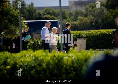 Brindisi, Region Apulien, Italien. Juni 2024. Die Ankunft der Präsidentin der Europäischen Kommission Ursula von der Leyen mit Sicherheitspersonal im Golfclub Borgo Egnazia anlässlich des G7-Gipfels (Credit Image: © Marco Cordone/ZUMA Press Wire) NUR REDAKTIONELLE VERWENDUNG! Nicht für kommerzielle ZWECKE! Stockfoto