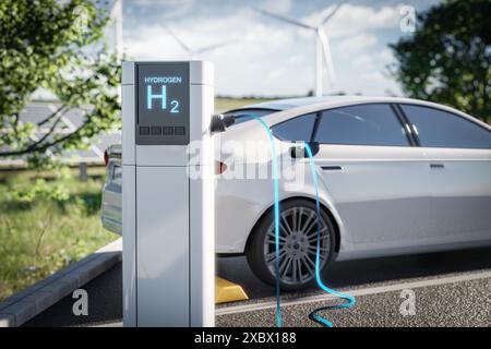 Elektroauto, das an einer Wasserstoffstation aufgeladen wird, in einer grünen Umgebung mit Windturbinen im Hintergrund. Das Bild zeigt modernen, umweltfreundlichen Frien Stockfoto