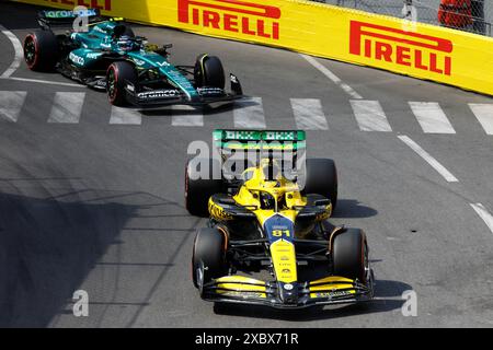 Monte Carlo, Fürstentum Monaco. Mai 2024. Formel 1 Grand Prix de Monaco auf dem Circuit de Monaco in Monte Carlo. Im Bild: Oscar Piastri (aus) vom McLaren Formel-1-Team in McLaren MCL38 vor Fernando Alonso (SPA) des Aston Martin Aramco F1 Teams in Aston Martin AMR24 in La Rascasse während der Qualifikation © Piotr Zajac/Alamy Live News Stockfoto