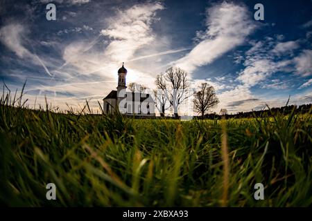 Kirche, Wiese, Herbst, Allerheiligen Tag, Blatt, Laub, Hintergrundbilder, Sonne Stockfoto