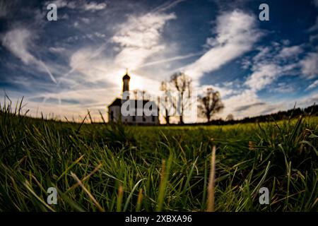 Kirche, Wiese, Herbst, Allerheiligen Tag, Blatt, Laub, Hintergrundbilder, Sonne Stockfoto