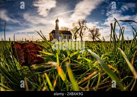 Kirche, Wiese, Herbst, Allerheiligen Tag, Blatt, Laub, Tapeten, Hintergrundbilder, Sonne, Wintersonne Stockfoto