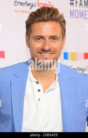 Jörn Schlönvoigt bei der Ernstings Family Fashion Show in Hamburg im Atlantic Hotel. Hamburg, der 11. Juni 2024 Ernsting s Family Fashion Show in Hamburg Hamburg Hamburg Deutschland Hotel Atlantic *** Jörn Schlönvoigt auf der Ernstings Family Fashion Show in Hamburg im Atlantic Hotel Hamburg, 11. Juni 2024 Ernsting s Family Fashion Show in Hamburg Hamburg Hamburg Germany Hotel Atlantic Stockfoto