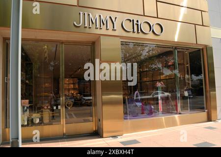 New York, Usa. Juni 2024. Ein Jimmy Choo-Geschäft befindet sich im Stadtteil Manhasset in Long Island, New York. (Foto: Jimin Kim/SOPA Images/SIPA USA) Credit: SIPA USA/Alamy Live News Stockfoto