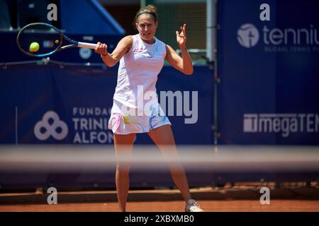 Valencia, Spanien. Juni 2024. Yvonne Cavalle-Reimers aus Spanien im Doppel-Spiel zwischen Yvonne Cavalle-Reimers und Leyre Romero Gormaz aus Spanien gegen Alena Fomina-Klotz und Vivian Heisen aus Deutschland (nicht abgebildet) während der BBVA Open Internacional von Valencia im Sporting Tennis Valencia. Yvonne Cavalle-Reimers und Leyre Romero Gormaz aus Spanien gewannen 6-4 (Foto: Vicente Vidal Fernandez/SOPA Images/SIPA USA) Credit: SIPA USA/Alamy Live News Stockfoto