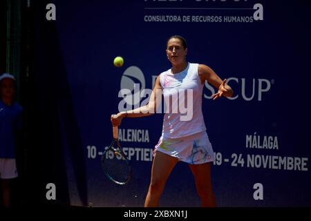 Valencia, Spanien. Juni 2024. Yvonne Cavalle-Reimers aus Spanien im Doppel-Spiel zwischen Yvonne Cavalle-Reimers und Leyre Romero Gormaz aus Spanien gegen Alena Fomina-Klotz und Vivian Heisen aus Deutschland (nicht abgebildet) während der BBVA Open Internacional von Valencia im Sporting Tennis Valencia. Yvonne Cavalle-Reimers und Leyre Romero Gormaz aus Spanien gewannen 6-4 (Foto: Vicente Vidal Fernandez/SOPA Images/SIPA USA) Credit: SIPA USA/Alamy Live News Stockfoto