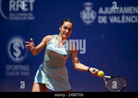 Valencia, Spanien. Juni 2024. Martina Trevisan aus Italien spielt gegen Ann Li aus den USA (nicht abgebildet) während der BBVA Open Internacional of Valencia im Sporting Tennis Valencia. Ann Li aus den USA gewann 2.-6., 6.-3. 6-3 (Foto: Vicente Vidal Fernandez/SOPA Images/SIPA USA) Credit: SIPA USA/Alamy Live News Stockfoto