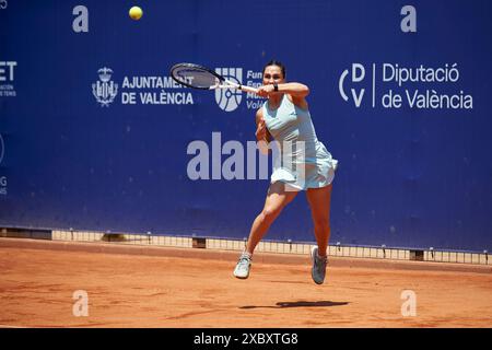 Valencia, Spanien. Juni 2024. Martina Trevisan aus Italien spielt gegen Ann Li aus den USA (nicht abgebildet) während der BBVA Open Internacional of Valencia im Sporting Tennis Valencia. Ann Li aus den USA gewann 2.-6., 6.-3. 6-3 (Foto: Vicente Vidal Fernandez/SOPA Images/SIPA USA) Credit: SIPA USA/Alamy Live News Stockfoto