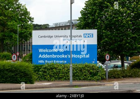 Addenbrookes Hospital Schild am Eingang der Hills Road Stockfoto