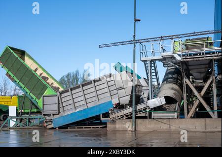 Verarbeitungsausrüstung für frisches Gemüse nach der Ernte, Lagerung, Sortierung, Waschen, Schneiden, Verpackung, Landwirtschaft in den Niederlanden Stockfoto