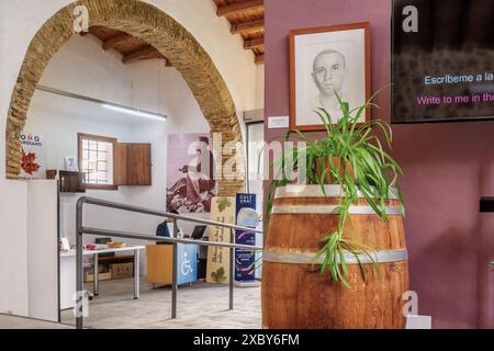 Rincón Hernandiano Besucherempfangszentrum erste Ausgaben seiner Veröffentlichungen, Fotografien, Tribut an den Dichter Miguel Hernandez, Orihuela, Alacant Stockfoto