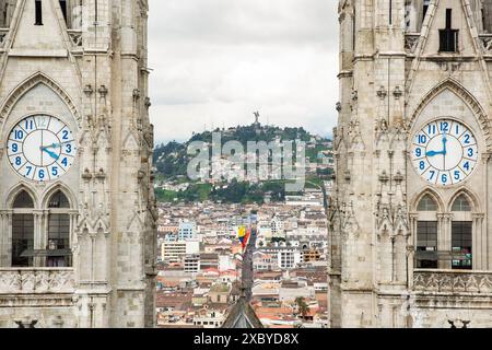 Basilika des Nationalgelübdes oder Basílica del Voto Nacional auf Spanisch, eine große gotische Kirche in der spanischen Kolonialstadt Quito, Ecuador Stockfoto