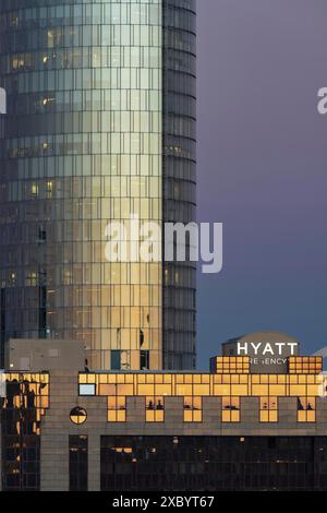 LVR Tower, Kölner Dreieck, Hauptsitz der Europäischen Agentur für Flugsicherheit, EASA und Hyatt Regency Hotel in Deutz, Köln, Nord Stockfoto