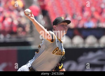 St. Louis, Usa. Juni 2024. Der Pittsburgh Pirates Starting Pitcher Mitch Keller liefert den St. Louis Cardinals im ersten Inning im Busch Stadium in St. Louis am Donnerstag, den 13. Juni 2024 ein Pitch. Foto: Bill Greenblatt/UPI Credit: UPI/Alamy Live News Stockfoto