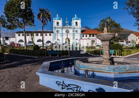 Aloasí, Mejia, Pichincha, Ecuador, 18 02 2024: Parque Central de Aloasí con su Santuario Nuestra señora de los Dolores. Stockfoto