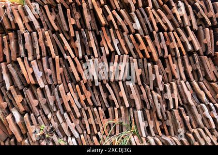 Viele Fliesen übereinander gestapelt. Stockfoto