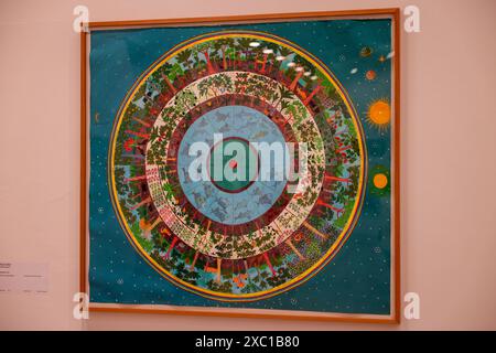 Venedig, Italien - 7. Mai 2024: Ausländer überall 60. Venedig Kunstbiennale in Venedig. Calendario von Aycoobo /Wilson Rodriguez/. Acryl auf Papier. Stockfoto