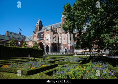 Das wunderschöne Rijksmuseum und seine Gärten - Amsterdam, Niederlande Stockfoto