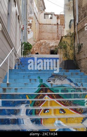 Abstrakte Kunst auf Treppen in Mellieha, Malta. Stockfoto