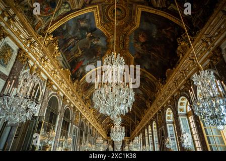 Der opulente Spiegelsaal im Schloss Versailles - Frankreich Stockfoto