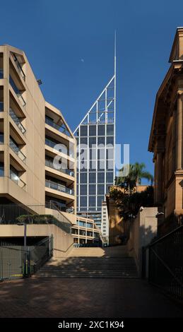 Tower der Deutschen Bank, State Library, Mitchell Wing South Facade, Macquarie Street, & Parliament House New Building, Architektur in Sydney, Australien Stockfoto