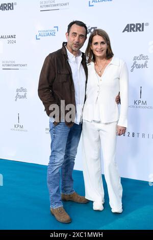 Anja Kling mit Ehemann Oliver Haas bei dem FEST DER PRODUKTIONSALLIANZ in Berlin 13.06.2024 *** Anja Kling mit Ehemann Oliver Haas beim FEST DER PRODUKTIONSALLIANZ in Berlin 13 06 2024 Stockfoto