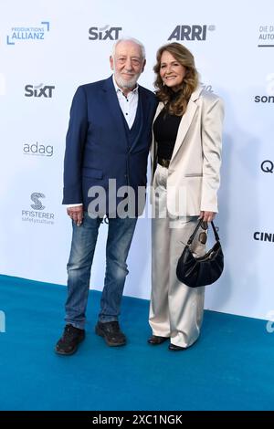 Dieter Hallervorden und Frau Christiane Zander bei dem FEST DER PRODUKTIONSALLIANZ in Berlin 13.06.2024 *** Dieter Hallervorden und Frau Christiane Zander beim FEST DER PRODUKTIONSALLIANZ in Berlin 13 06 2024 Stockfoto