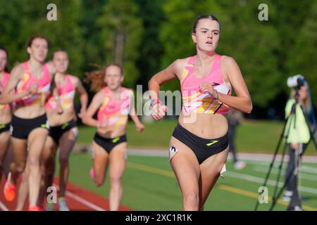 Bethany Michalak gewinnt die Girls Mile in 4:42,37, während des Brooks PR Invitational im Renton Memorial Stadium, Mittwoch, 12. Juni 2024, in Renton, Wasch. Stockfoto