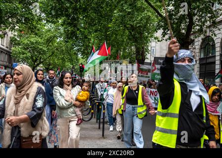 Demonstranten auf Kingsway, pro-palästinensische Proteste in Zentral-London am 08.06.2024, London, England, Vereinigtes Königreich auf Kingsway, pro-palästinensische Proteste in Centra Stockfoto