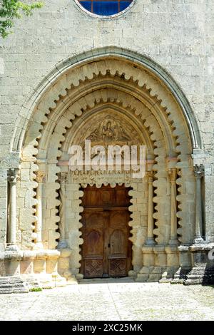 Tympanon der Kirche Notre Dame de Ganagobie, Alpes-de-Haute-Provence, Provence-Alpes-Côte d'Azur, Frankreich Stockfoto