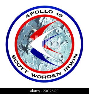 Apollo 15 bemannte Mondlandungsmission 1971 Insignien mit stilisierten roten, weißen und blauen Vögeln, die über Hadley Rille auf der Mondoberfläche fliegen, mit den Namen der Crew David Scott, Alfred Worden und James Irwin. Stockfoto