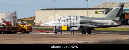 Albatros Jet-Flugzeuge werden am Blackpool Airport betankt Stockfoto