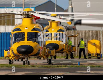 Gelbe NHV-Hubschrauber am Blackpool Airport Stockfoto