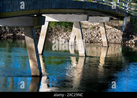 Die Gegend um Sandford Lock über der Themse ist ein beliebter Ort für Jogger, Spaziergänger, Hundeliebhaber und viele Leute, die die tollen Spaziergänge besuchen Stockfoto