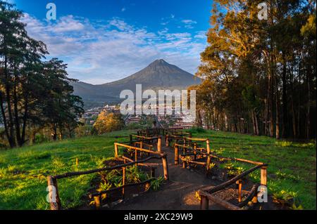 Aussichtspunkt Cerro de la Cruz in Antigua Guatemala Stockfoto