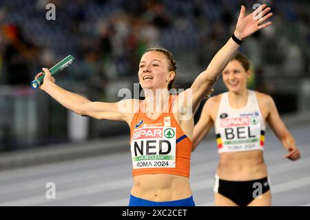 Femke Bol aus den Niederlanden feiert nach der Teilnahme an der 4x400 m Staffel Frauen bei der Leichtathletik-Europameisterschaft im Olimpico-Stadion in Rom (Italien) am 12. Juni 2024. Das Team der Niederlande gewann die Goldmedaille als erster. Stockfoto