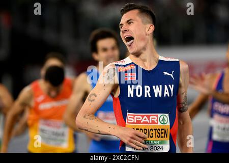 Jakob Ingebrigtsen aus Norwegen feiert nach dem 1500-m-Finale der Leichtathletik-Europameisterschaft im Olimpico-Stadion in Rom (Italien) am 12. Juni 2024. Jakob Ingebrigtsen gewann die Goldmedaille als erster. Stockfoto