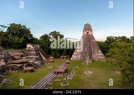 Blick auf die Ruinen von Tikal in Guatemala Pyramide jaguar Stockfoto