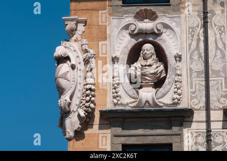 Italien, Toskana, Pisa, Piazza dei Cavalieri, Palazzo della Carovana Scuola normale Universität, Detailfassade Stockfoto