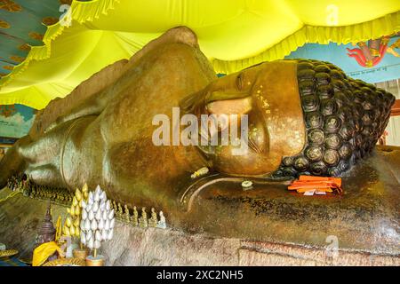 Liegender Buddha im Tempel Preah Ang Thom in Phnom Kulen, Kambodscha Stockfoto