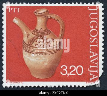 Von Jugoslawien gedruckte, abgestempelte Briefmarke, die bosnisch-herzegowinischen Pitcher zeigt, um 1976. Stockfoto