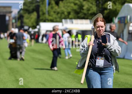 Berlin, Deutschland. Juni 2024. Die beliebteste Fanzone der Stadt ist die offizielle UEFA-Fanzone, die im Volksmund als Fan Zone neben dem Brandenburger Tor bekannt ist. Die größte Anzahl von Fans wird dort während der Spiele am 14. Juni 2024 in Berlin erwartet. Foto: Sanjin Strukic/PIXSELL Credit: Pixsell/Alamy Live News Stockfoto